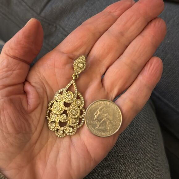 NWOT Gold Tone Vintage Style Chandelier Earrings with Clear Crystal Rhinestones. - Picture 4 of 4